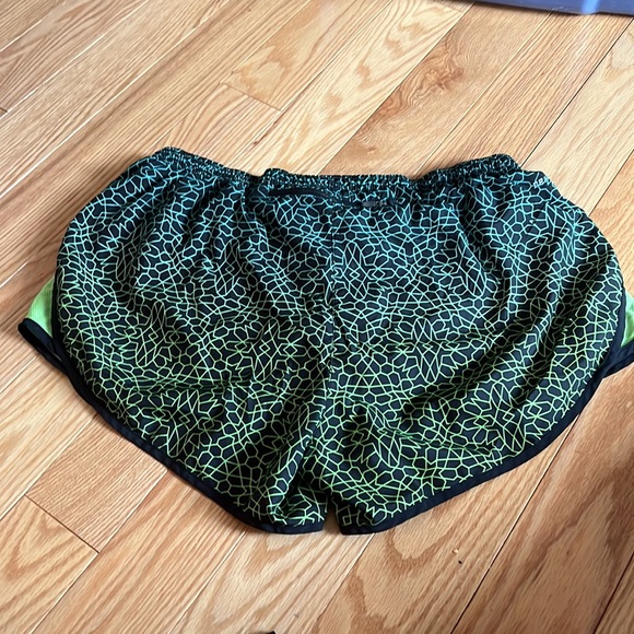 Nike running shorts - Picture 2 of 3